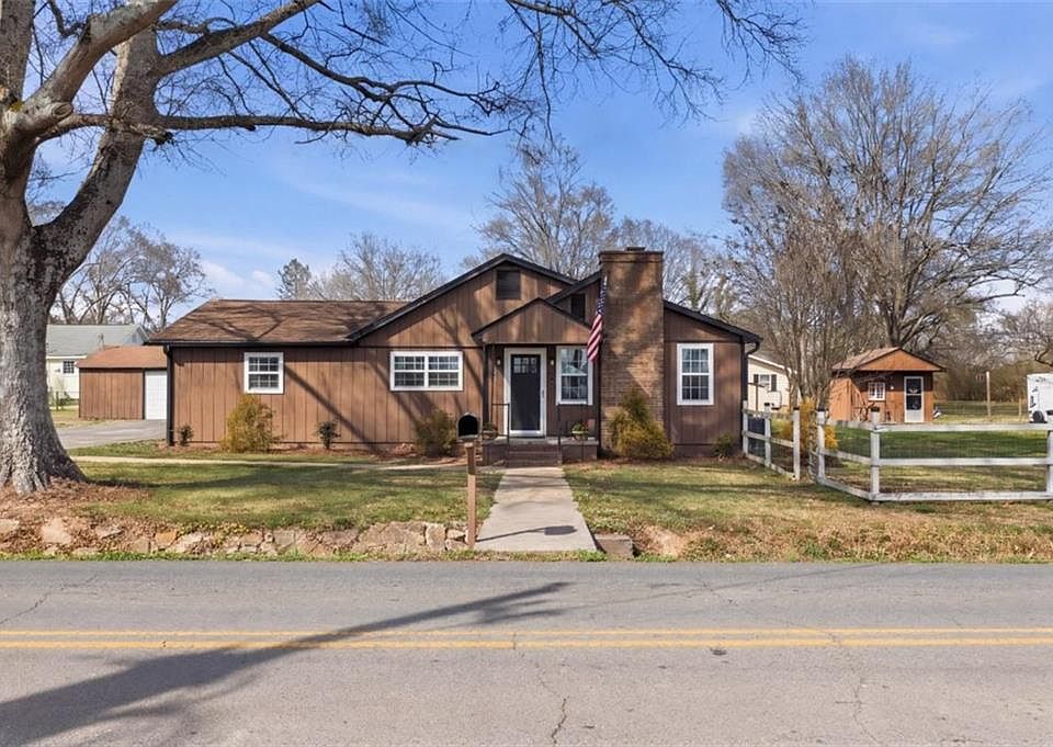 1st image of 486 Back Penn Rd