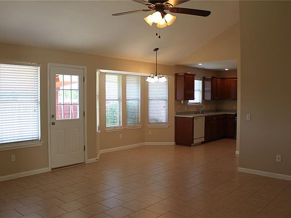 3rd image of 1704 Southcreek Dr
