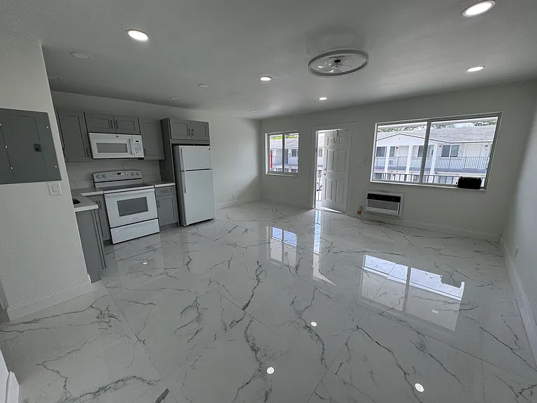 1814 E Oakland Park Blvd #50 — Photo 5