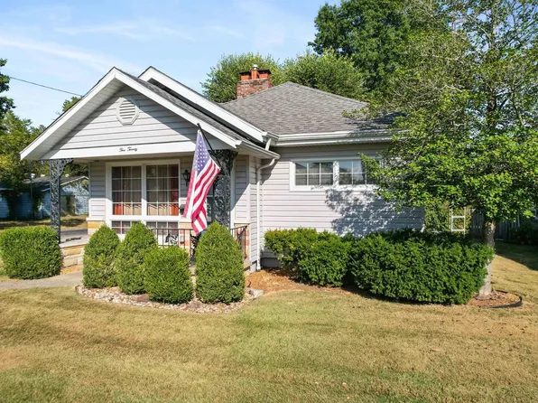 520 N 9th St, Herrin, IL 62948