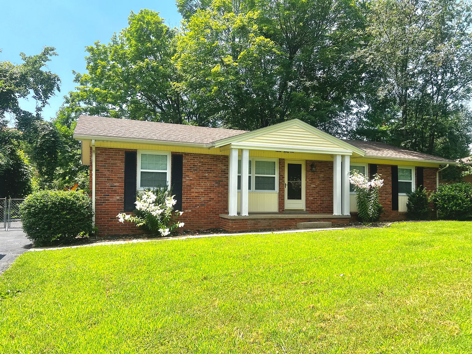 725 Shawnee Way — Photo 4