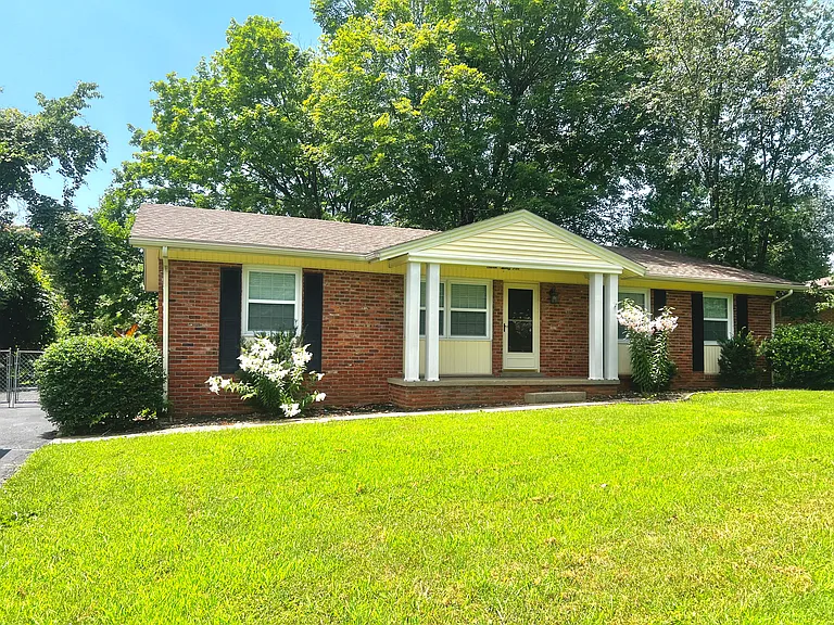 725 Shawnee Way #HOUSE — Photo 1