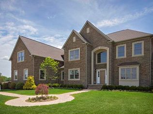 2 Bella Dr, Monroe Twp, NJ 08831