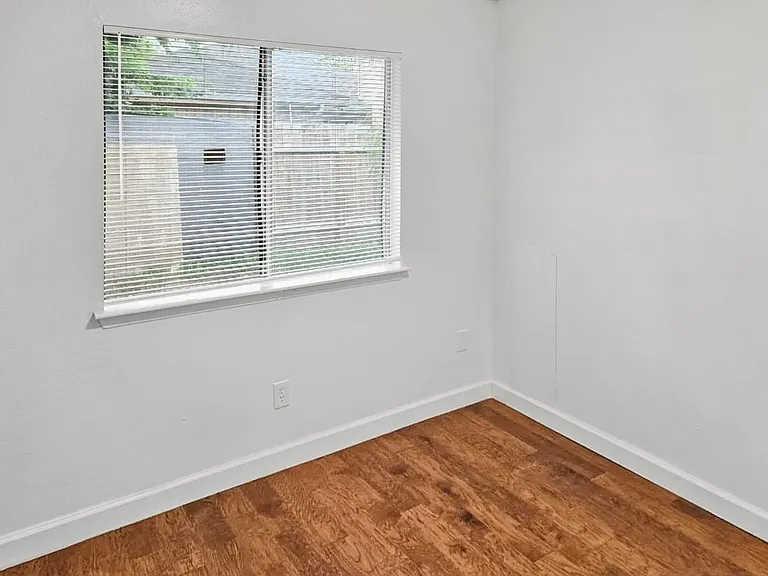 17510 Lobo Trl — Photo 10
