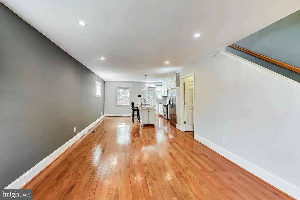 3 bed, 3.0 bath, 1434 sqft, $2,950 — Photo 2