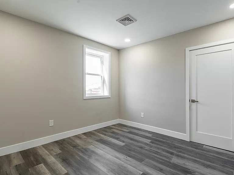 183 N Main St #7 — Photo 6