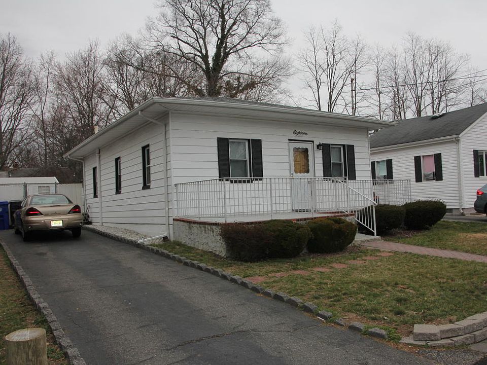 1st image of 18 Rickard Ct