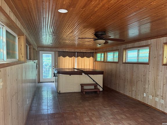 2nd image of 2204 EDISON DR