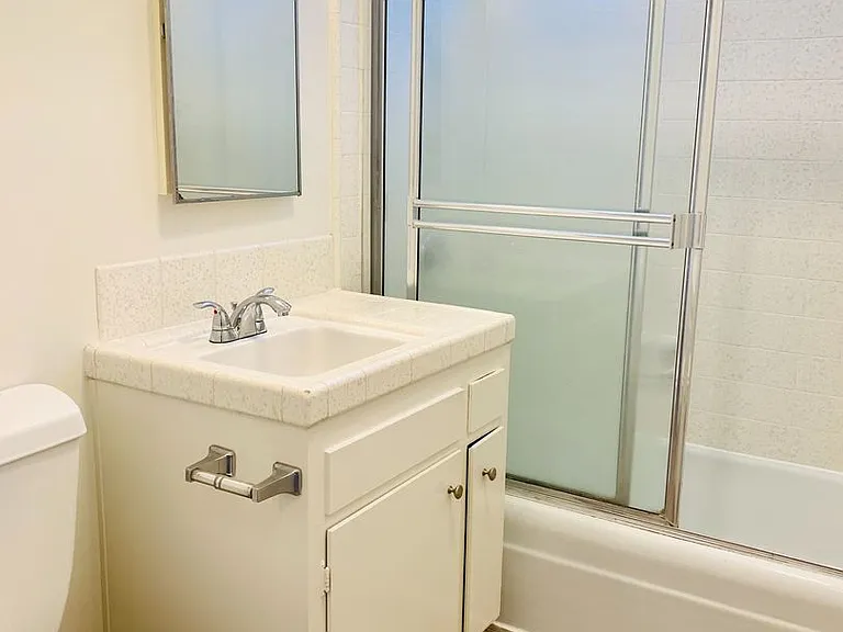 Live in Mission Beach Right by the Water! 2BD/1BA Top Floor Apartment w/ Parking! Only $2,895/mo — Photo 12
