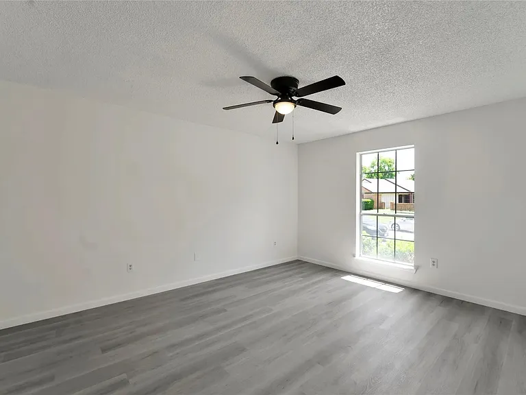 1019 Sanders Dr — Photo 23
