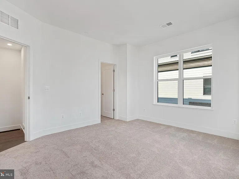 2038 Tysons Ridgeline Rd — Photo 31