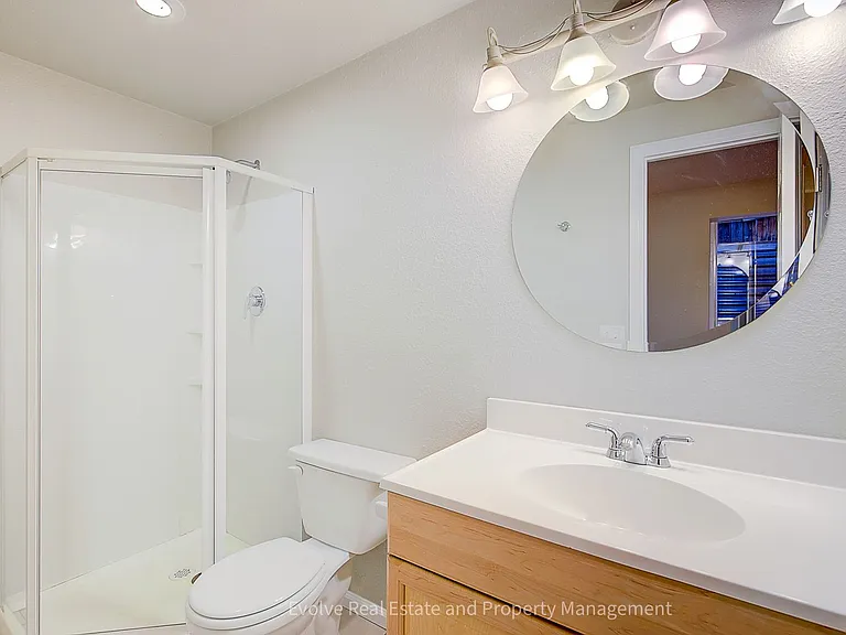 9641 Cove Creek Dr — Photo 15