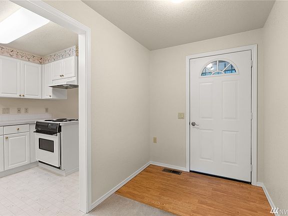 3rd image of 216 E B Browning Dr
