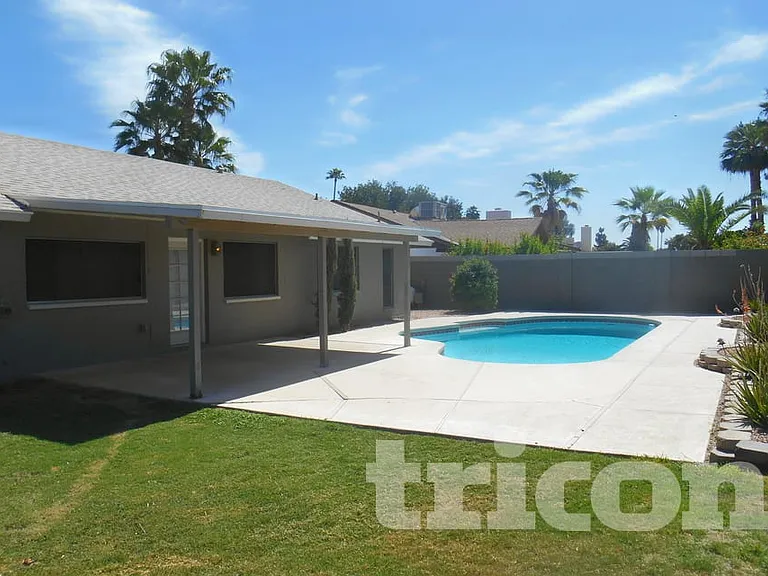 3226 N Ellis St — Photo 14