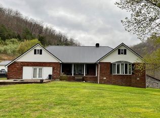 121 Ball Branch Cemetery Rd, Ary, KY 41712