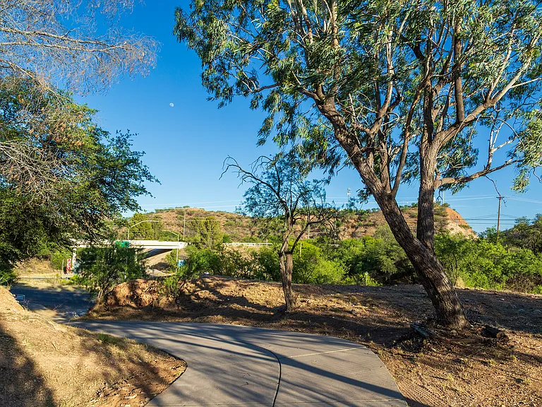 535 N Cimarron St — Photo 50