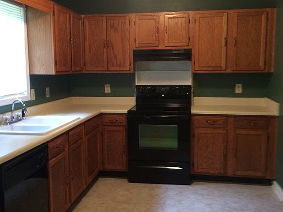 3rd image of 4989 Crestwood Trl