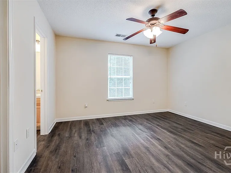 302 Shadowbrook Dr — Photo 17