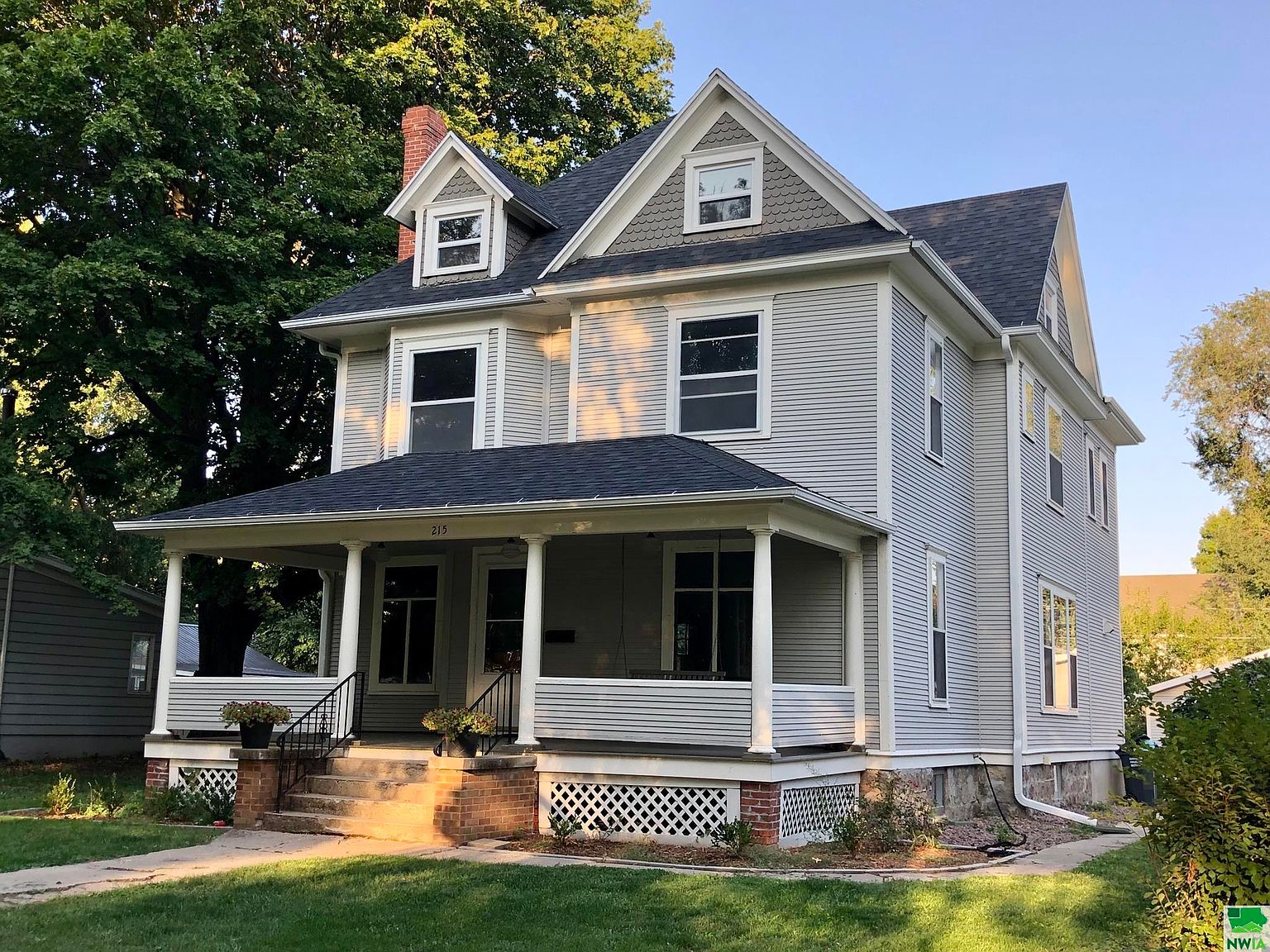 215 Lake Ave, Storm Lake, IA 50588 Zillow