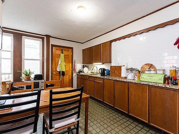 2nd image of 111 Belmont St #1L