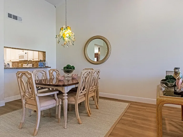 533 Prestwick Cir — Photo 8