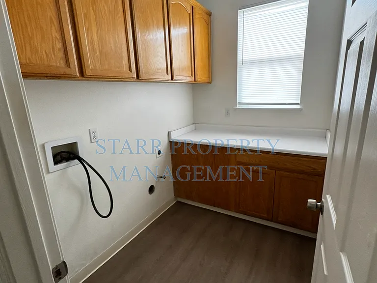 2046 Solothurn Way — Photo 16