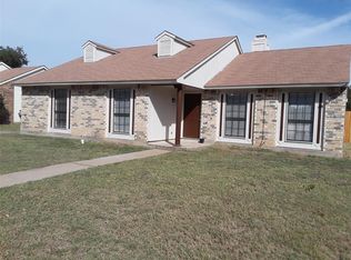 9204 Sugarberry Rd, Dallas, TX 75249