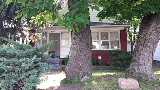 2009 N Harding St photo 1