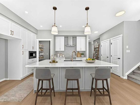 2nd image of 547 N Mercado Ave SE