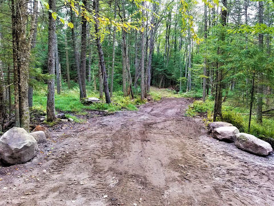 Driveway to building lot