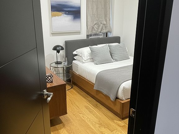 2nd image of 8 W 108th St APT 27