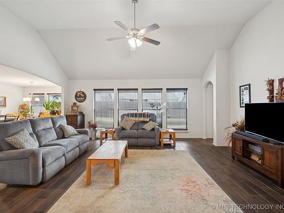 5th image of 3611 N 32nd St