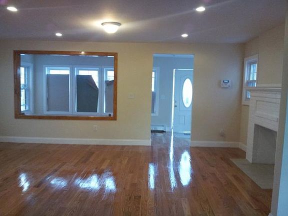 5th image of 10524 Farmers Blvd