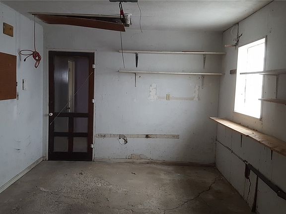 4th image of 609 Birch Ave