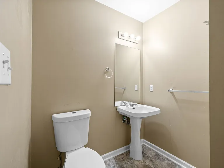 521 Gainey Dr — Photo 17