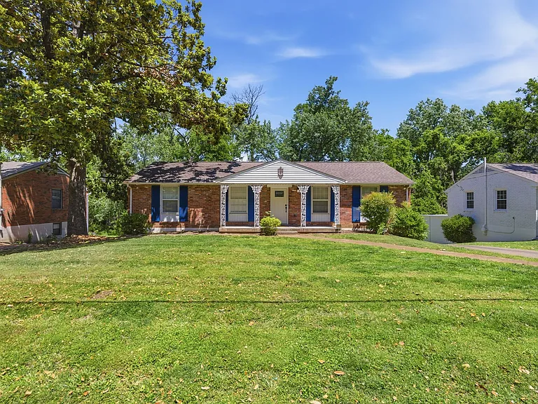 340 Lynn Dr — Photo 28