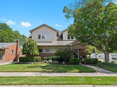 29131 Elmwood Ct, Saint Clair Shores, MI, 48081