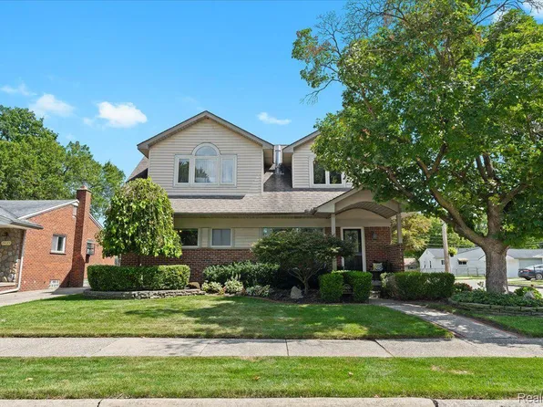 29131 Elmwood Ct, Saint Clair Shores, MI 48081