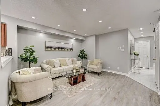 3843 Coachman Cir — Photo 10