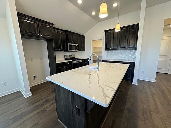 2nd image of 604 Caladium Dr