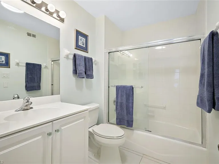 286 4th St S #203 — Photo 18