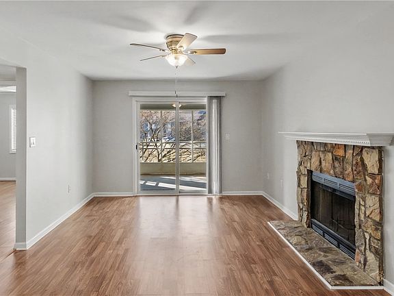 3rd image of 1506 Lakewood Dr #15-F