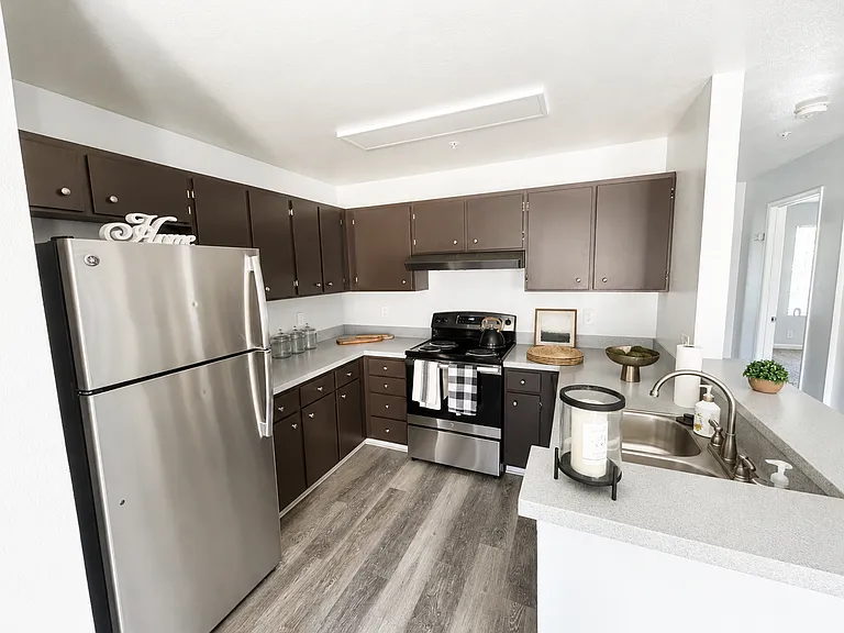 Creekside Apartments — Photo 4