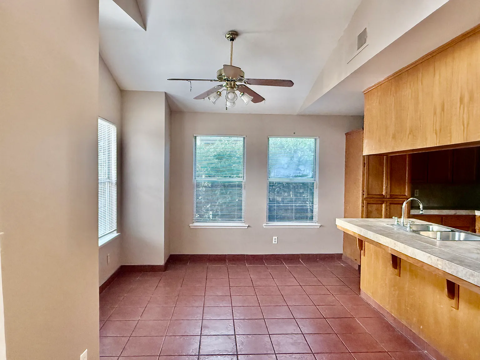 8357 N Barton Ave — Photo 4