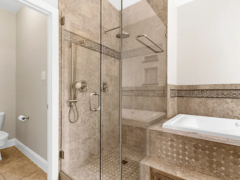 202 Stone Hollow Ct — Photo 25
