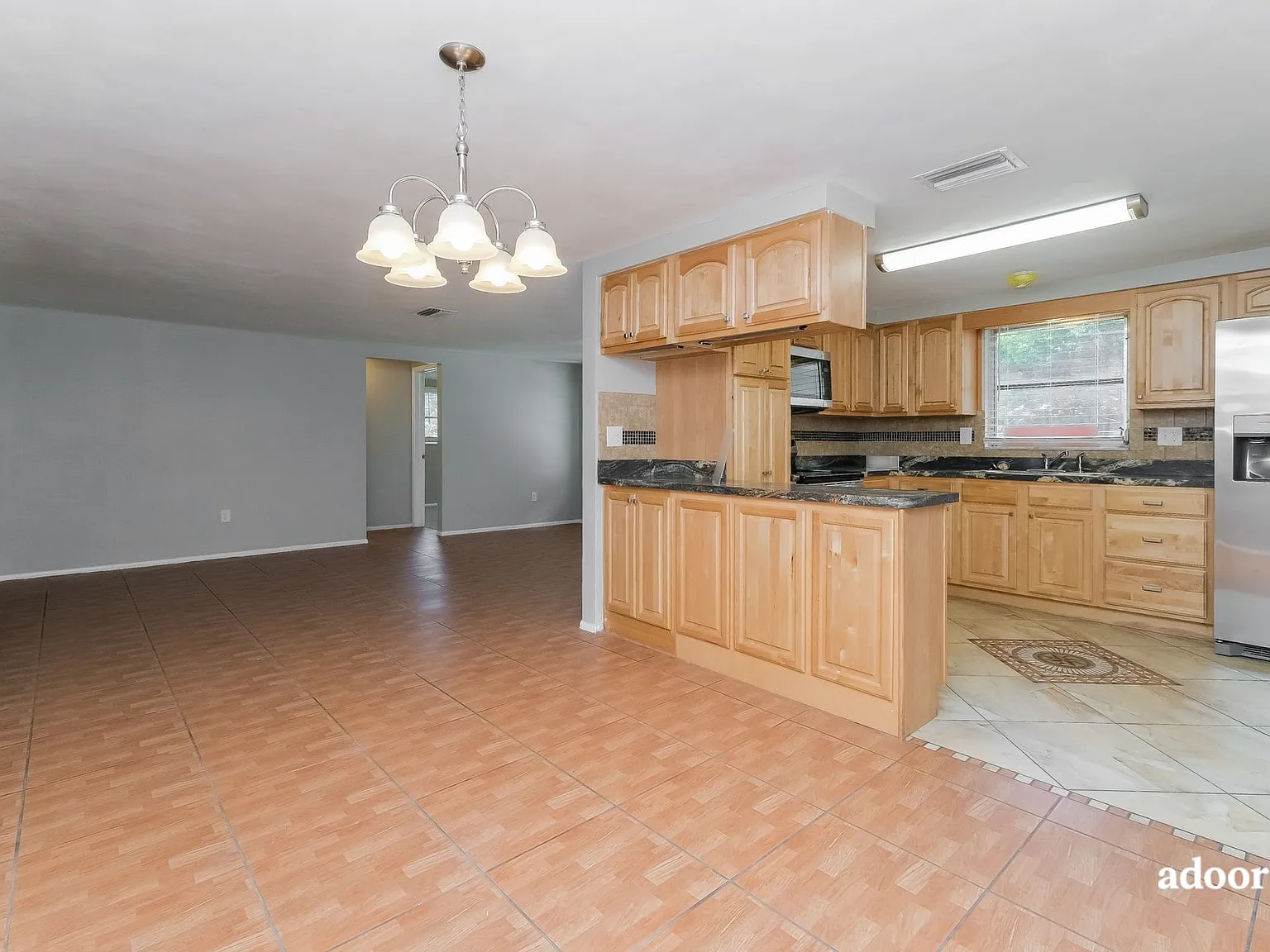 3 bed, 2.0 bath, 1469 sqft, $1,995 — Photo 3