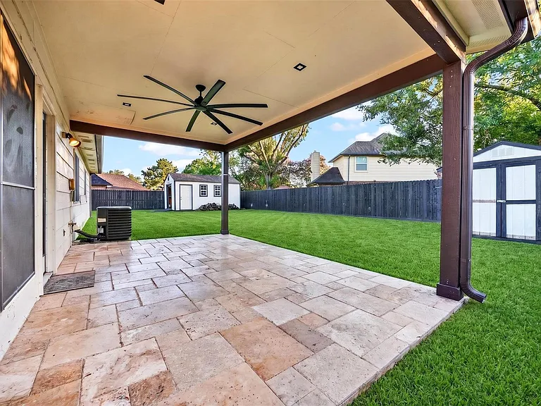18610 Autumn Hills Dr — Photo 33