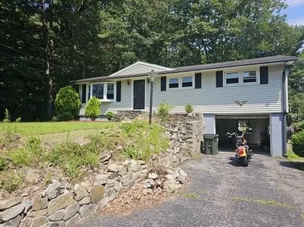 18 Merriam District, North Oxford, MA 01537