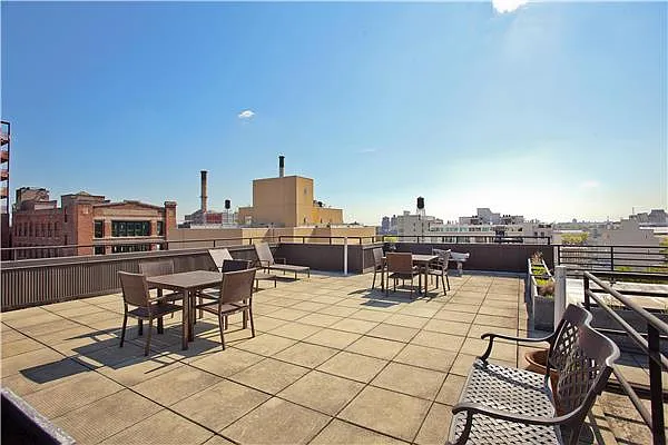 Sold by R New York | media 9