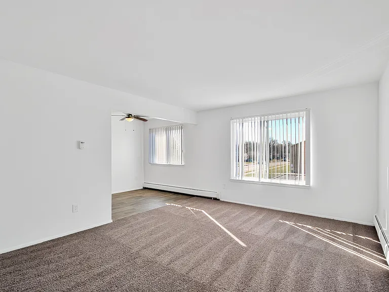 Huntington Club Apartments — Photo 2